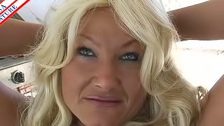 It looks like Roxy still knows how to give a proper blowjob