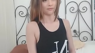 Cute Cam Chick Get Naked and Masturbate