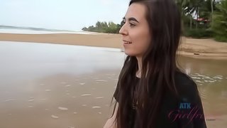 Ariel finds some amazing places in Hawaii, and in your heart.