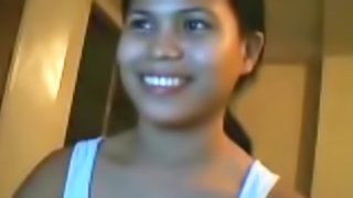 Homemade video of a Thai girl flashing her body for the webcam
