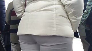 COAT COVERED BOOTY