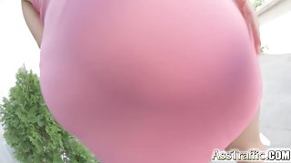 Asstraffic curvy babe in closeup anal action