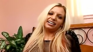 Whitney Fears is a babe with hot blowjob skills