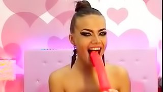 Slutty cam model displays her deepthroat skills