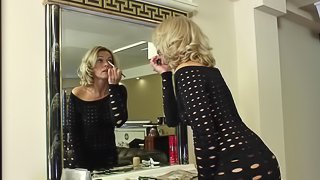 Hot mature model finishes up her makeup and masturbates for you