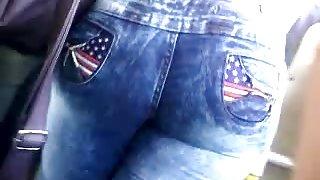 OLHA ESSA BUNDA  (LOOK THIS ASS)