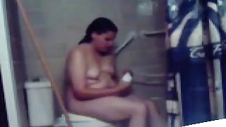 My chubby girlfriend masturbating with head shower