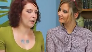 A Sexy Babe Visits Her Gygo Girlfriend